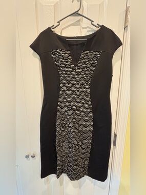 connected apparel Black and White Pattern-Panel Midi Dress